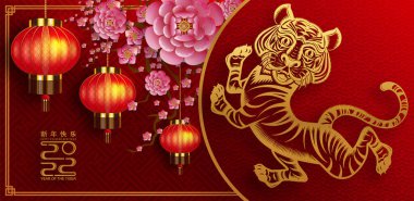 2022 yılında Çin 'de kaplan kırmızı ve altın çiçeği ve arka planda zanaat tarzıyla kesilmiş Asya elementleri. Çince yeni yıl 2022, kaplan yılı. )