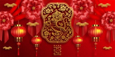 2022 yılında Çin 'de kaplan kırmızı ve altın çiçeği ve arka planda zanaat tarzıyla kesilmiş Asya elementleri. Çince yeni yıl 2022, kaplan yılı. )