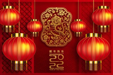 2022 yılında Çin 'de kaplan kırmızı ve altın çiçeği ve arka planda zanaat tarzıyla kesilmiş Asya elementleri. Çince yeni yıl 2022, kaplan yılı. )