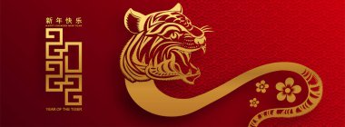 2022 yılında Çin 'de kaplan kırmızı ve altın çiçeği ve arka planda zanaat tarzıyla kesilmiş Asya elementleri. Çince yeni yıl 2022, kaplan yılı. )