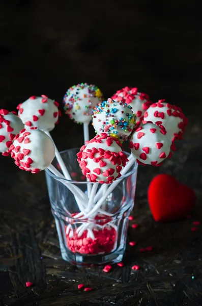 Pastel estallido decorado con forma de corazón — Foto de Stock