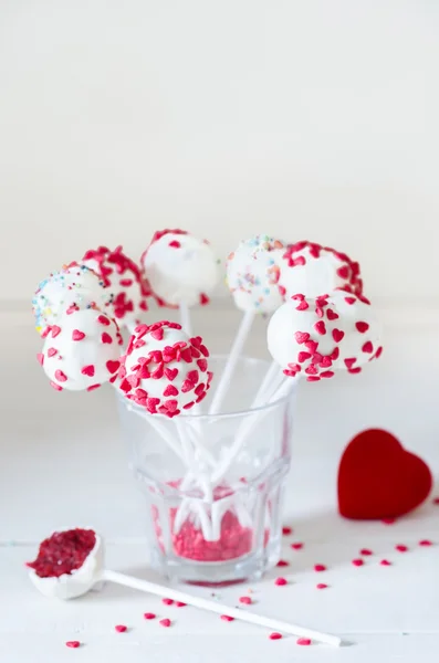 Pastel estallido decorado con forma de corazón — Foto de Stock