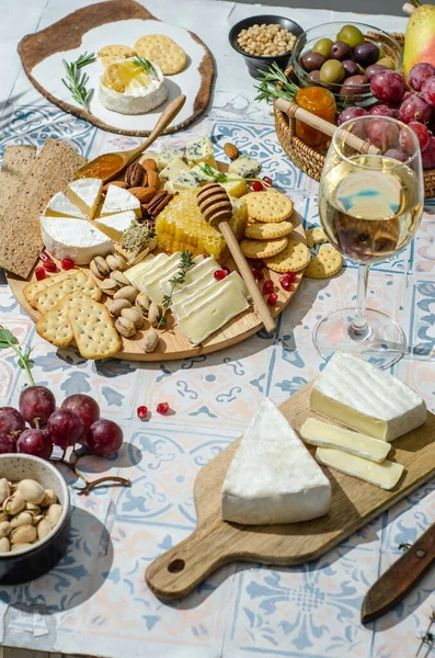 Brie Type Cheese Camembert Cheese Briefre Cheese Slice Wooden Board — Stock Photo, Image