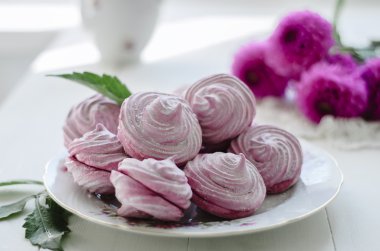 Şekerli tatlı ev yapımı - Frenk üzümü hatmi (zephyr)