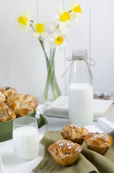 Breakfast on wooden tray with buns and milk — Stock Photo, Image