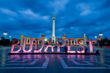 Harfler Budapeşte kahramanlar Meydanı
