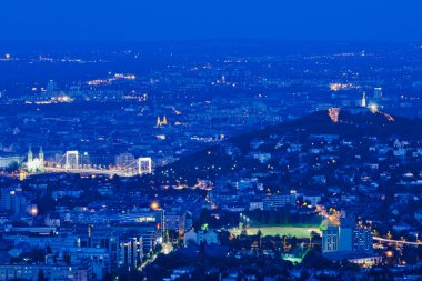Güneş battıktan sonra Budapeşte manzarası
