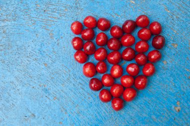 Kalp kiraz mavi renkli kiraz kalp şeklinde