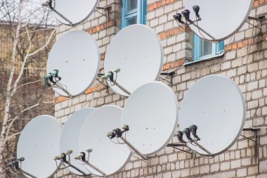 Bizden birçok uydu çanak antenler