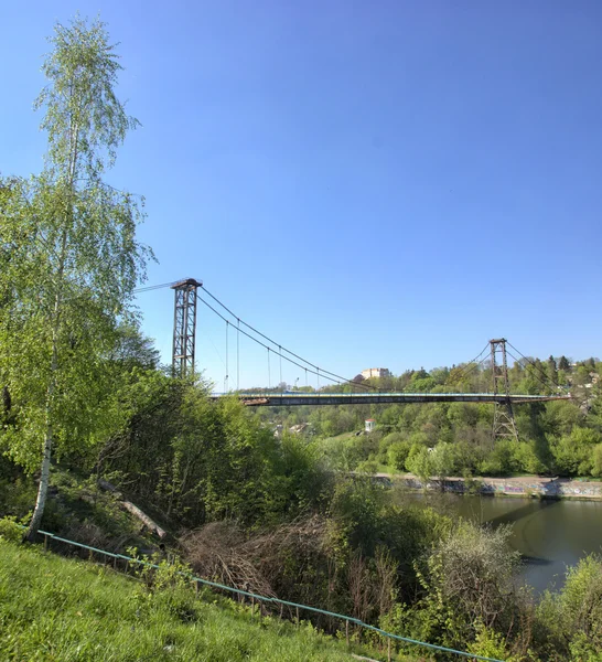 Όμορφη γέφυρα πάνω από ένα ποτάμι — Φωτογραφία Αρχείου