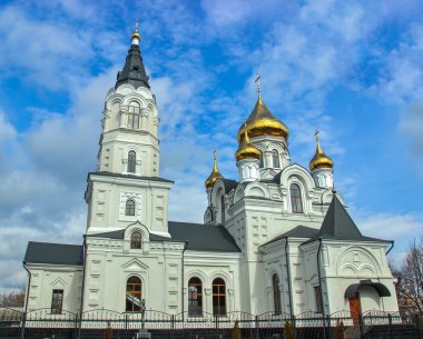 Kilisenin çan kulesi silueti