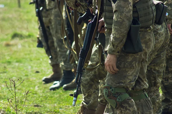 Soldados en guardia con un rifle —  Fotos de Stock