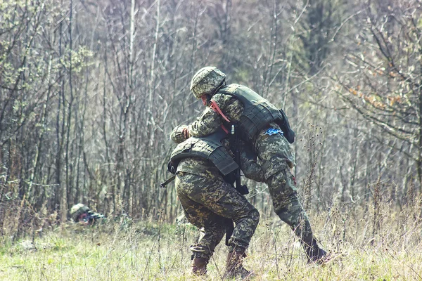 Militære soldater som slåss – stockfoto