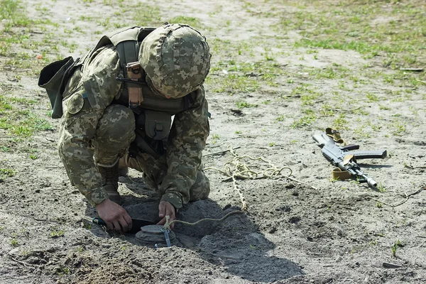 Wojskowej żołnierzy o ćwiczenia taktyczne — Zdjęcie stockowe