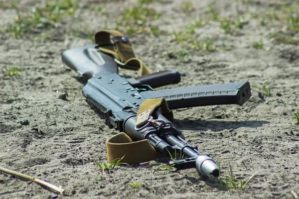 Kalashnikov AKM su sfondo bianco — Foto Stock