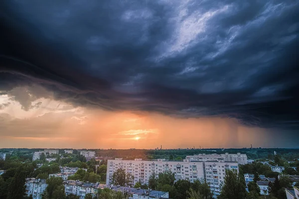Nubes Tormentosas Sobre Ciudad Zhytomyr Ucrania Cielo Intenso Una Tormenta — Foto de Stock