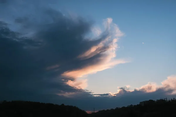 Sol Bakom Himmel Moln För Bakgrund Ser Som Drake — Stockfoto