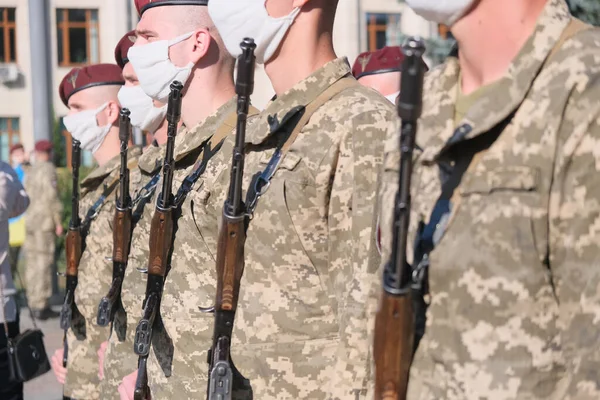 Zhytomyr Ucrânia Agosto 2020 Soldados Ucranianos Com Armas Usam Máscara — Fotografia de Stock