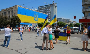 Bir bayrak arka plan üzerinde çift