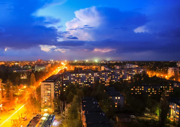 Kettenblitz in einer Kleinstadt — Stockfoto