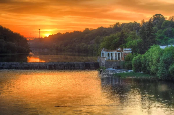 SUNDOWN na Tama rzece — Zdjęcie stockowe