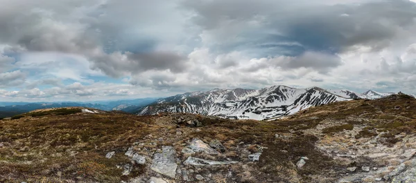 Paesaggio nelle montagne dei Carpazi — Foto Stock