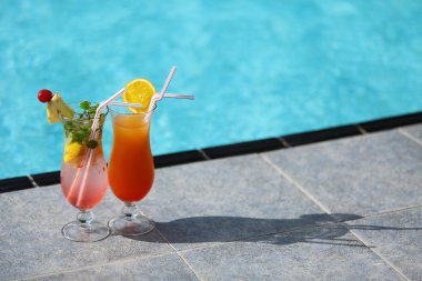 Meyve kokteyli cam havuz