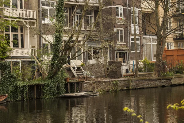 Canales en Amsterdam — Foto de Stock