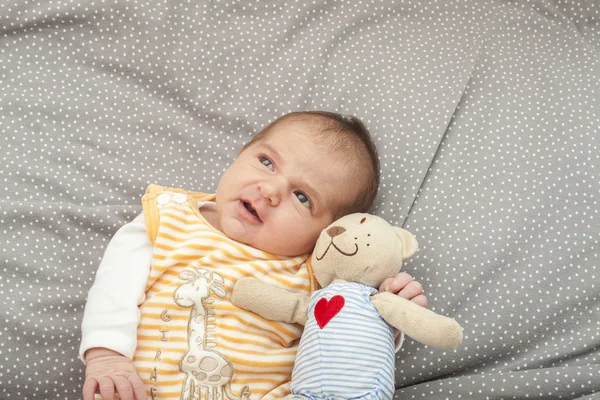 Babyboy bakarken yeni doğan