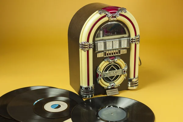 Jukebox ve bazı eski vinil kayıtları