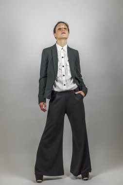 Başarılı iş kadını tam çekim portre