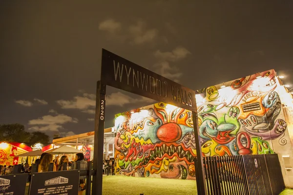 Wynwood duvarlar gece sanat ilçe girişinde. Miami