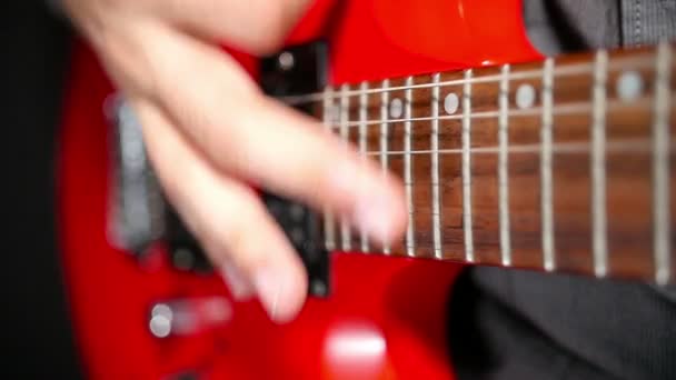 Saitenschwingungen der elektrischen Gitarre — Stockvideo