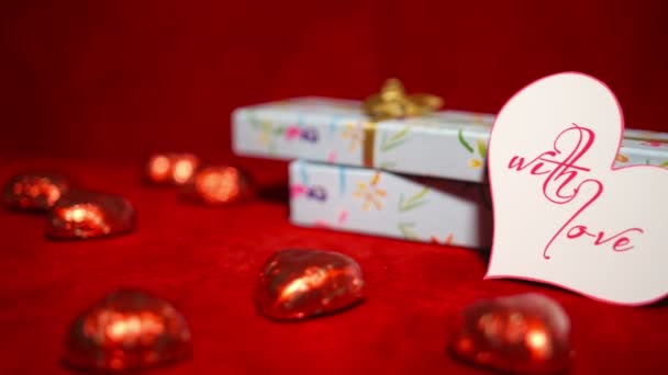 Valentinstag Bonbons und Geschenk 4k — Stockvideo