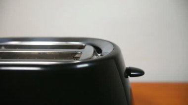 Tost tost, Dolly atış dışarı açılır