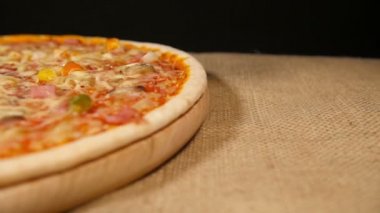 Kesme Pizza jambon ve mantar ile