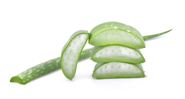 Aloe Vera frisches Blatt. isoliert über weiß — Stockfoto