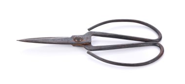 Beyaz arkaplanda izole edilmiş eski makas