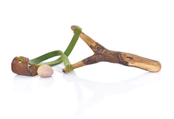 Деревянная рогатка на белом фоне