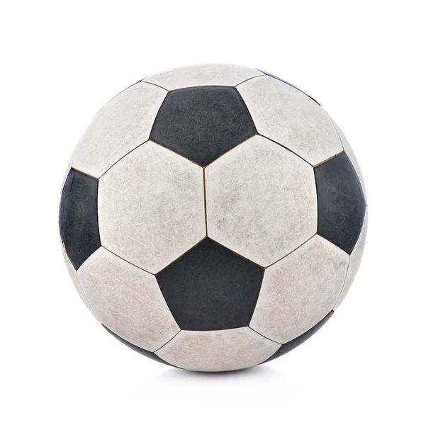 Alter Soccerball auf weißem Hintergrund — Stockfoto