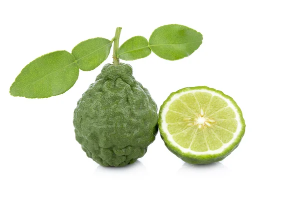 Beyaz bir arka plan üzerinde Bergamot meyve