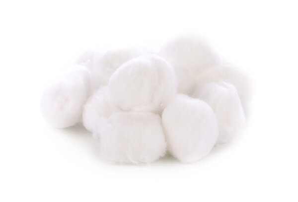 ватные тампоны на белом фоне