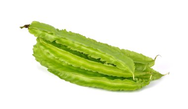 Beyaz arkaplanda kanatlı fasulye