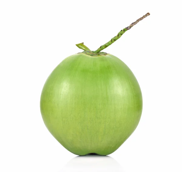 Groene kokosnoot Fruit geïsoleerd op witte achtergrond — Stockfoto