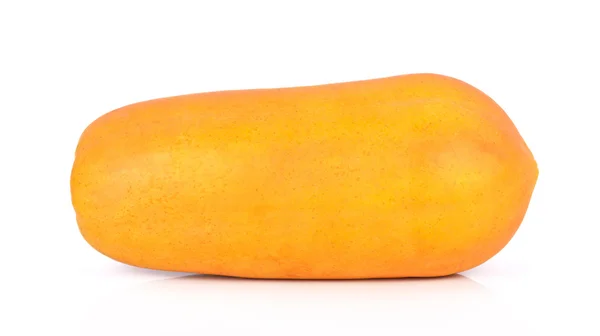 Papaya madura aislada sobre un fondo blanco — Foto de Stock