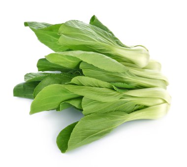 Beyaz arkaplanda bok choy sebzesi