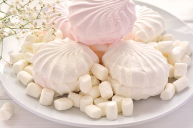 Bir plaka üzerinde çeşitli lokum