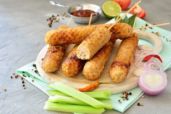 Domates Sos, baharat, sebze, bir gemide kebap kireç