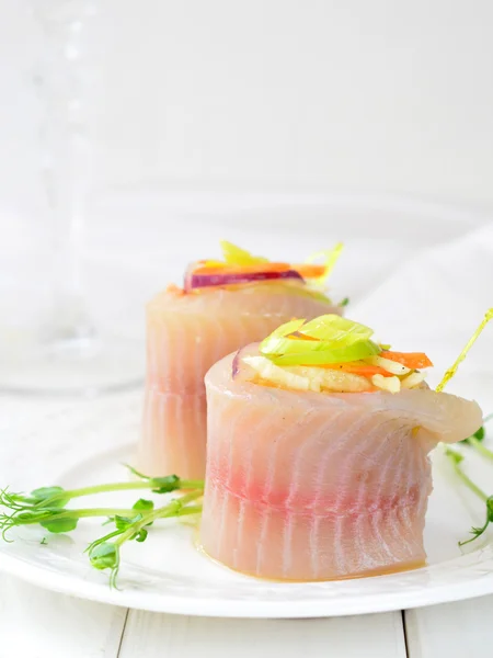 Meze tilapia balık sebze ile