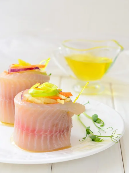 Meze tilapia balık sebze ile